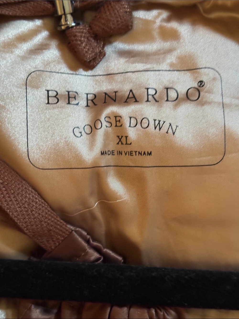 Bernardo Goose-down Quilted Puffer Vest in Chocolate Brown - Picture 3 of 3